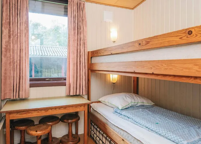 6 Person In Toftlund